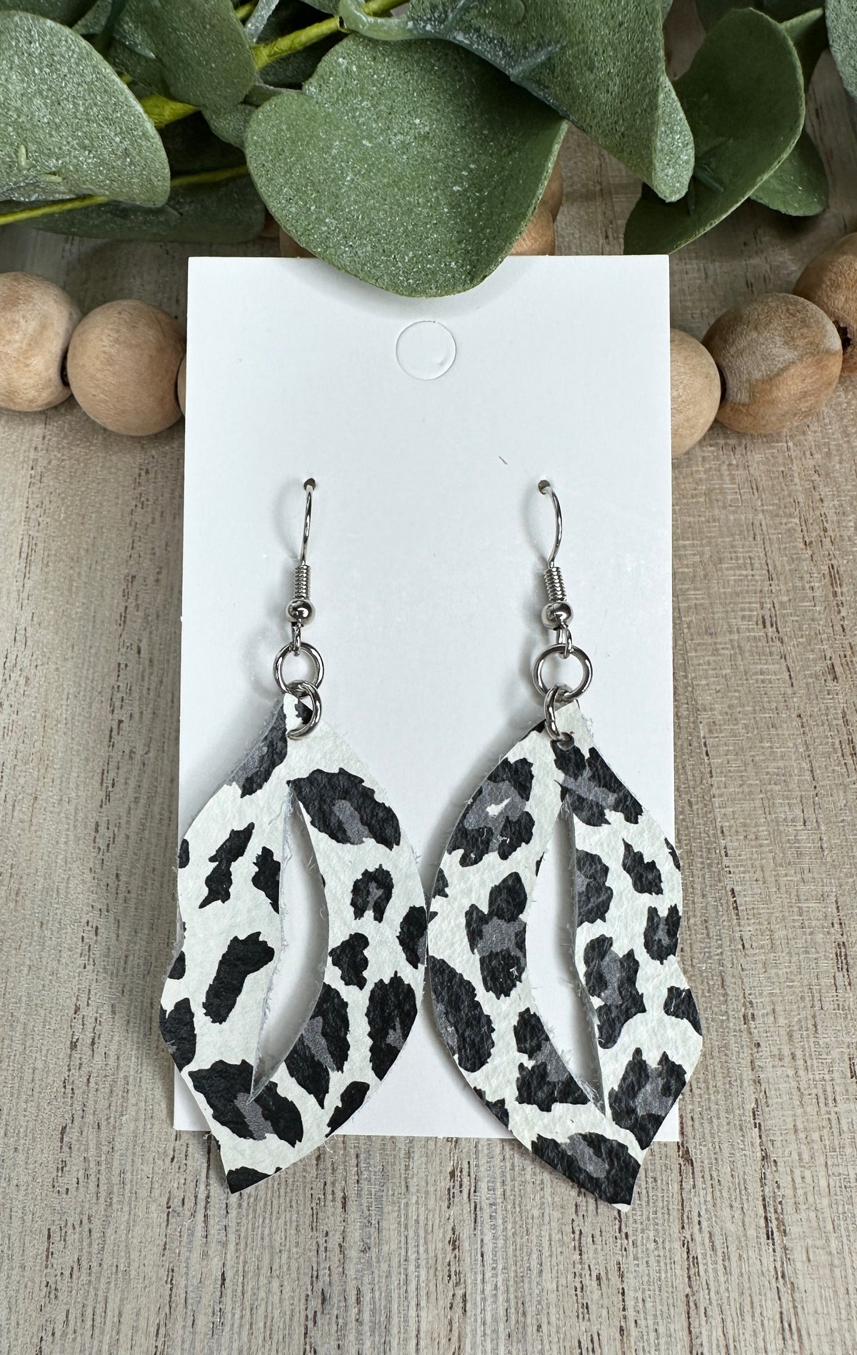 Black and Gray Leopard Lips Earring