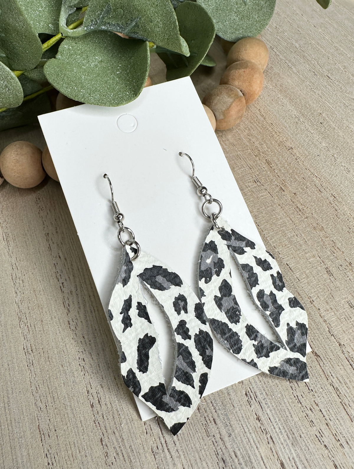 Black and Gray Leopard Lips Earring